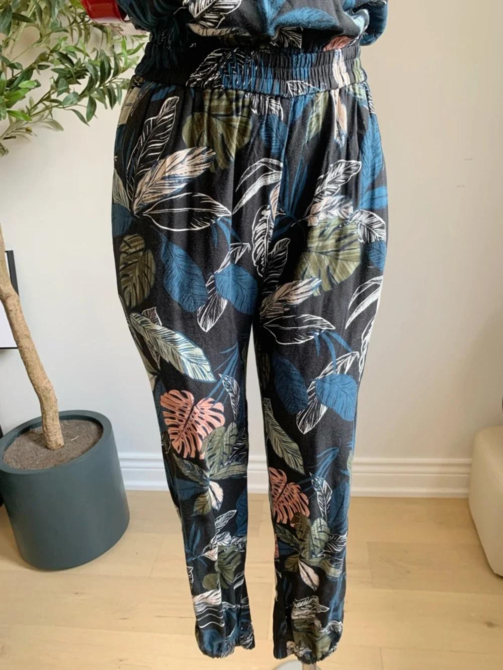 XXS Talula Strapless Tropical Leaf Jumpsuit Soft Summer Chic - Picture 3 of 5